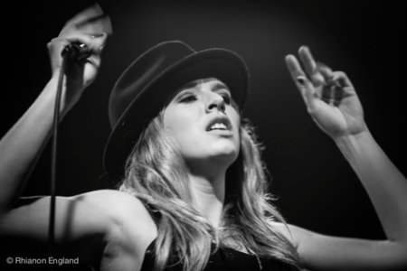ZZ Ward 0876-2