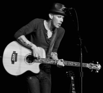Phil Hanseroth - triple door-150